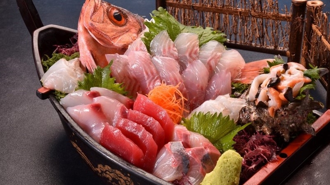 【特選！金目鯛煮付】伊豆の海の幸満載♪まるごと金目鯛煮付けと豪華舟盛り付き
